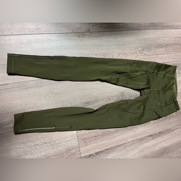 Olive green size 4 Lululemon tights. Has multiple pockets in great condition - Picture 4 of 4